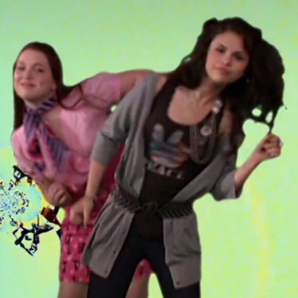 2000s Layered Horseshoe Flower Necklace ASO Alex Russo - Picture 12 of 12